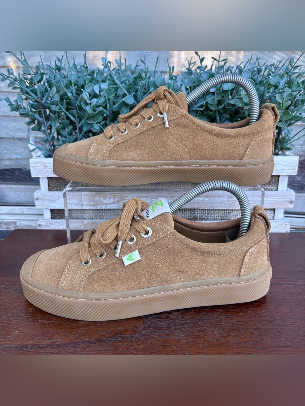 Cariuma OCA Low-Top Sneakers in Camel Suede